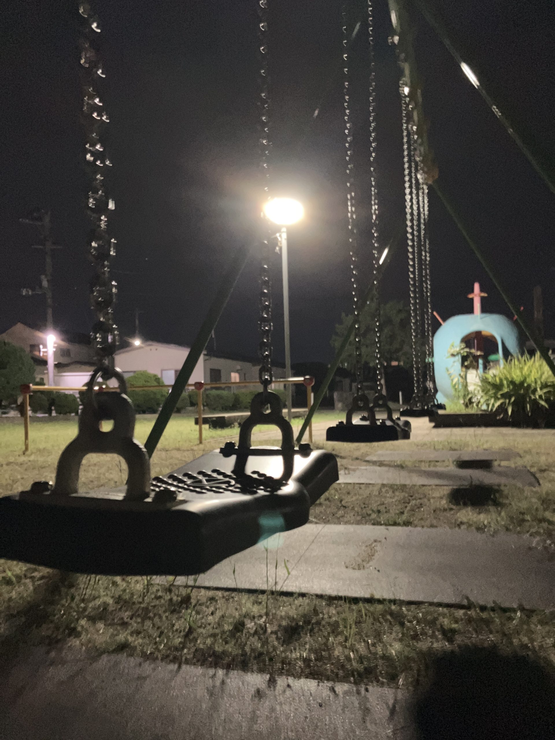夜のブランコ〜街灯をそえて〜